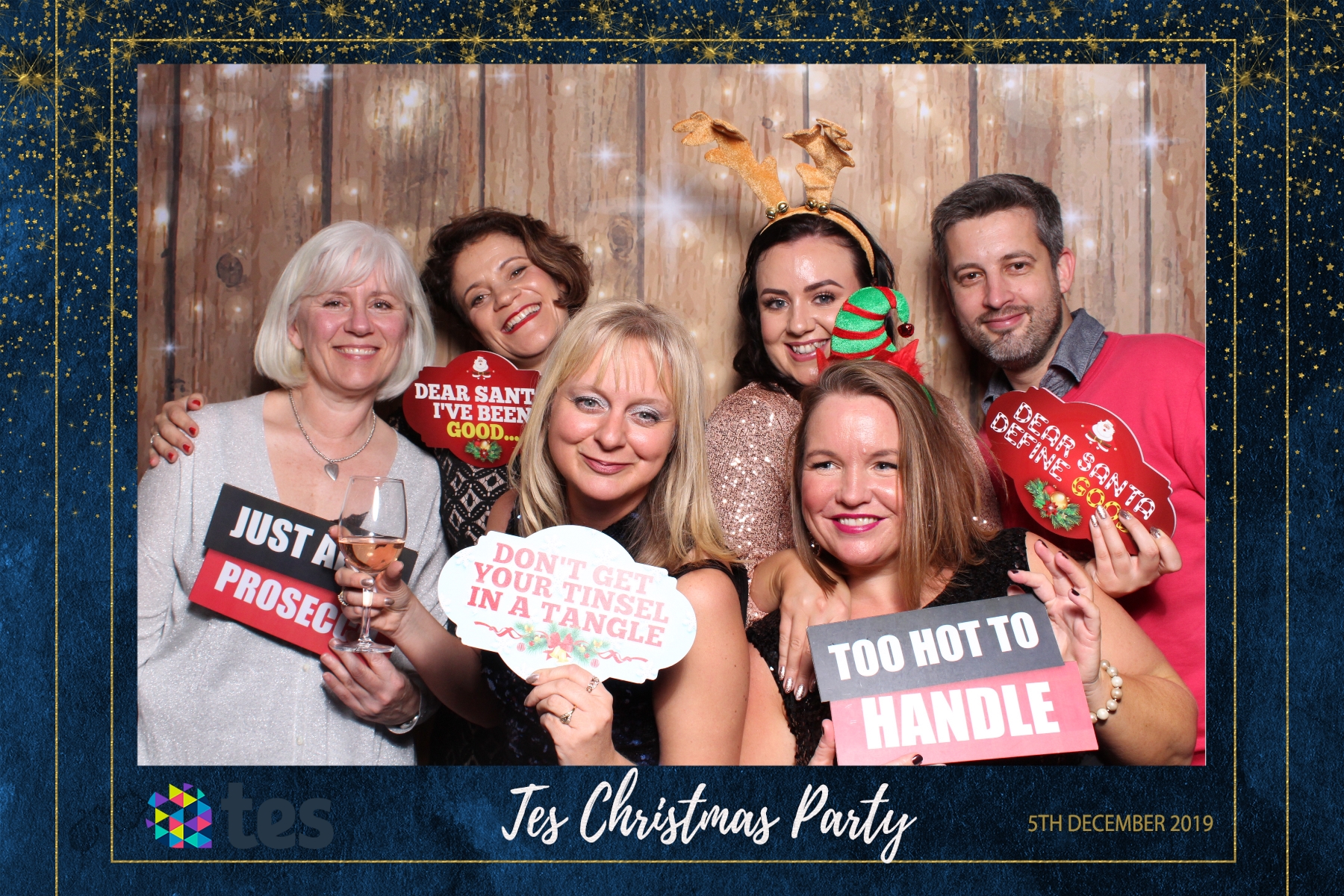 Tes Christmas party  | View more photos from the event at gallery.magicimages.uk/u/MagicImages/Tes-Christmas-party